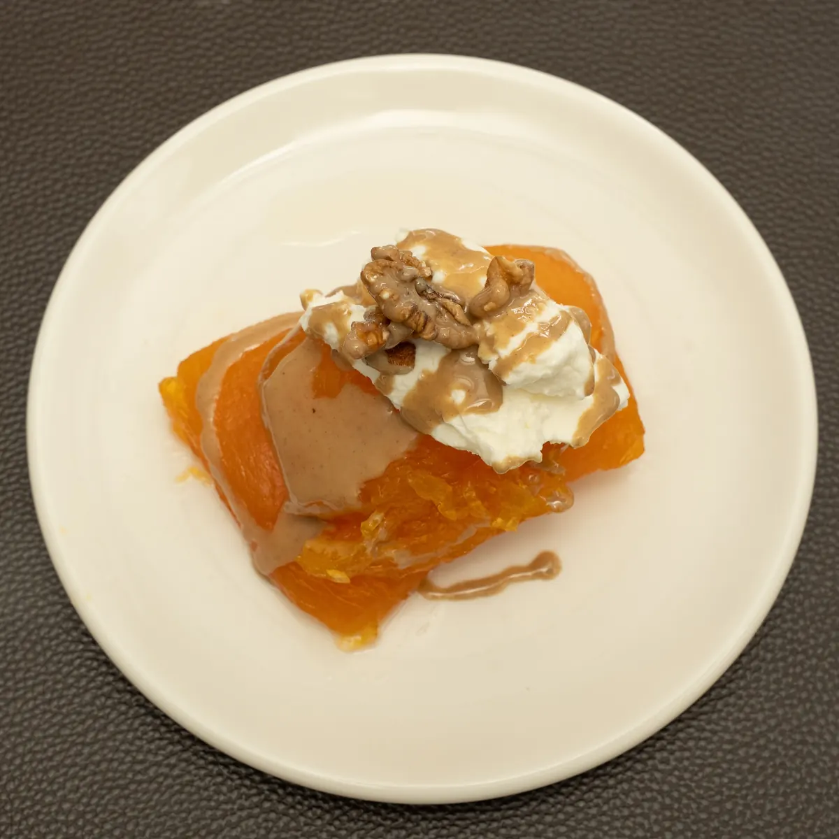 Kaymak ve cevizle kabak tatlısı.